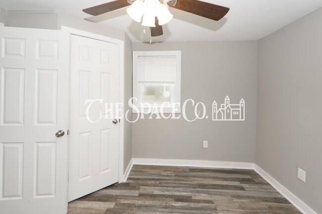 Building Photo - 209 Testament Ln