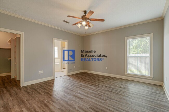 Building Photo - Beautiful 3 bedroom, 2 bathroom house in B...