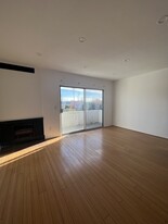 Building Photo - 1550 S Bundy Dr
