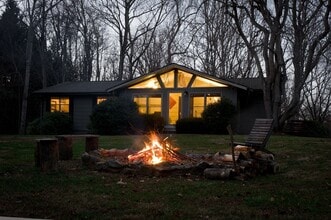 Building Photo - 639 Sand Hill Rd