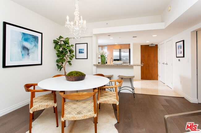 Building Photo - 13700 Marina Pointe Dr