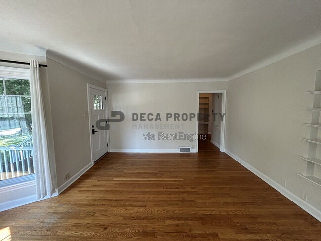 Building Photo - 203 W Cedar Ave