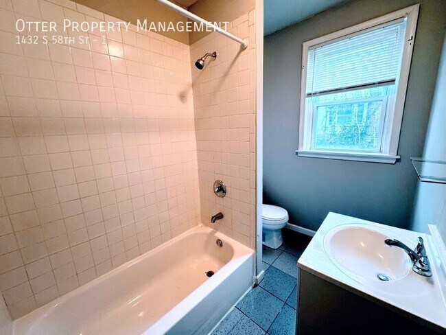 Building Photo - 1432 S 58th St