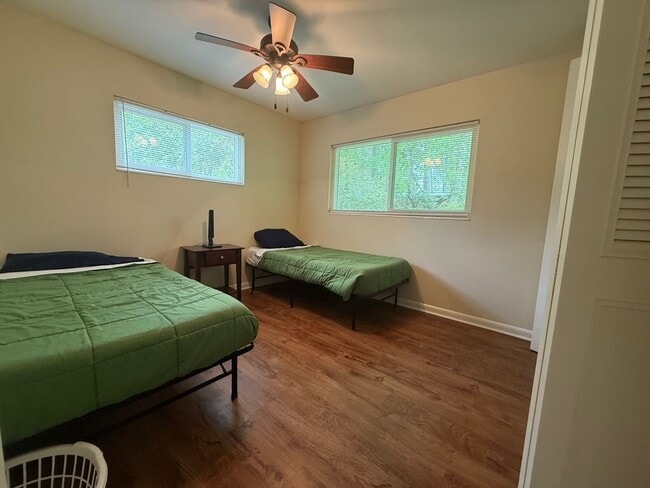 Building Photo - 3/2 in Fernwood Manor-FULLY FURNISHED