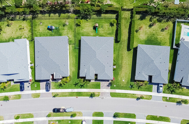 Building Photo - 11821 SW Lyra Dr.