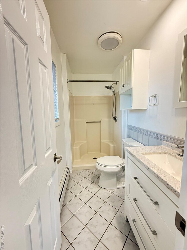 Building Photo - 102 Sycamore Cir