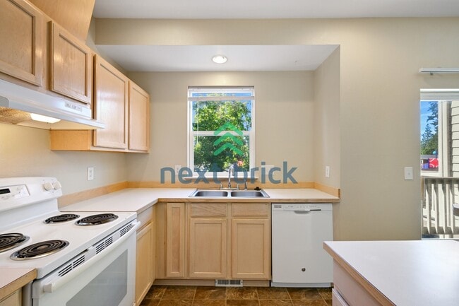 Building Photo - Spacious 3-Level Condo with 2-Car Garage, Mt. Rainier Views & Turnkey Comfort in Bonney Lake