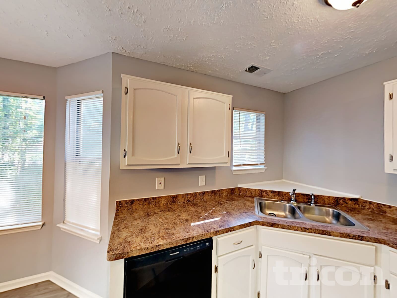Building Photo - 730 Sugar Springs Ln SW