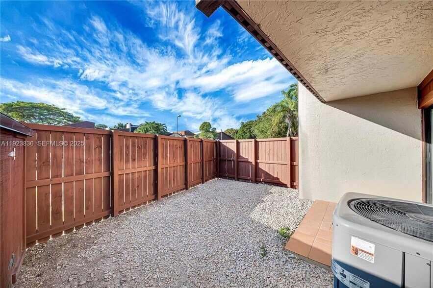 Building Photo - 6864 SW 114th Pl