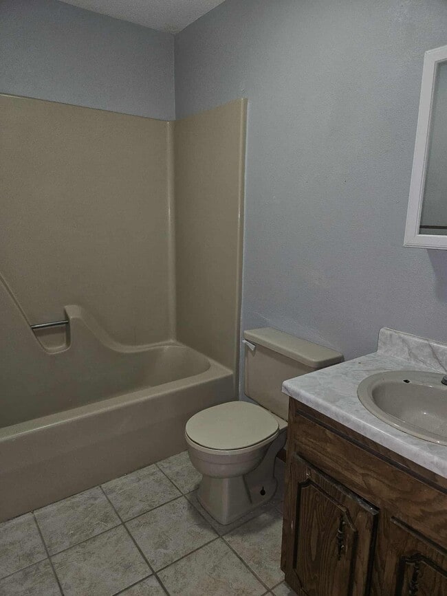 Building Photo - 403 Country Villa Ln