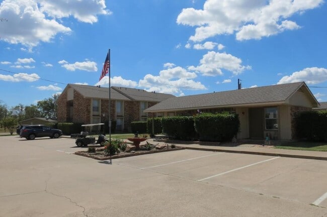 Primary Photo - 728 Oak Hill Dr