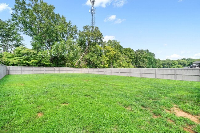 Building Photo - Pet Friendly Three Bedroom with Bonus!