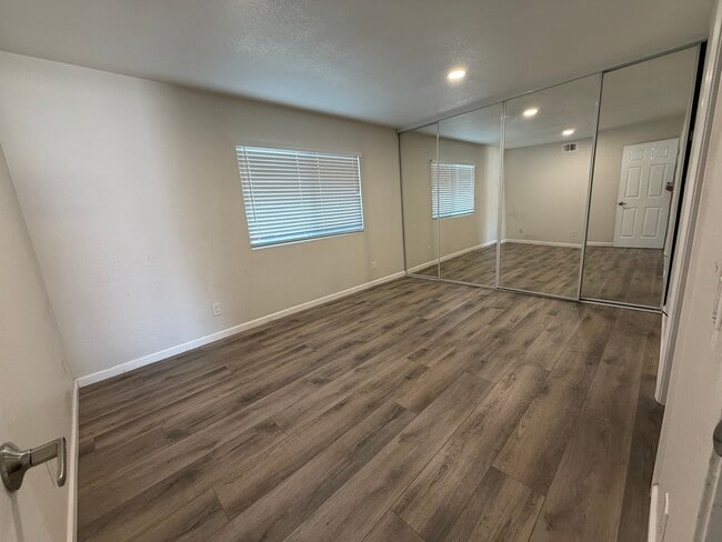 Building Photo - 10242 Kamwood Pl