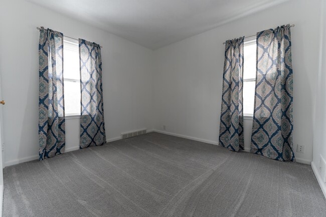 Building Photo - 15 S 400 W