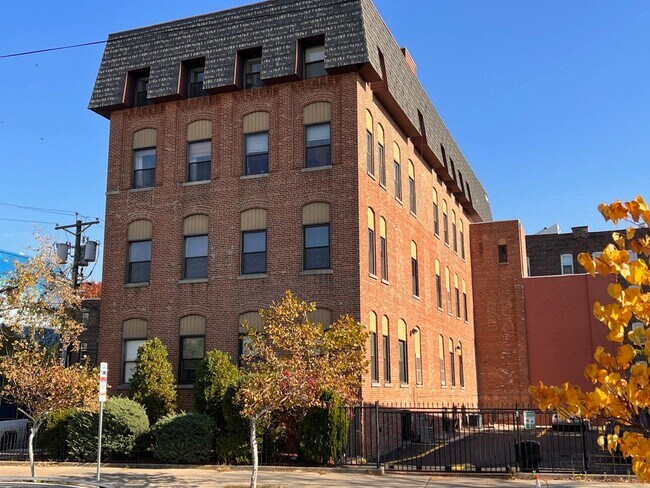 Building Photo - 200 Central Ave