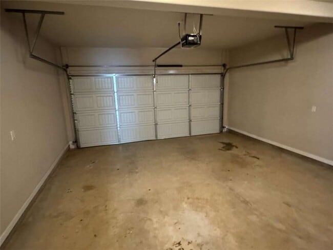 Building Photo - 495 Kirkland Dr