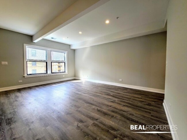 Building Photo - 3 bedroom in EVANSTON IL 60202