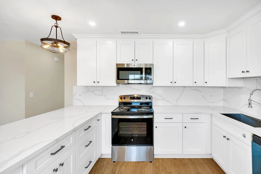 Kitchen - 299 Tangelo St