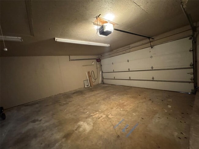 Building Photo - 12325 Double Tree Ln
