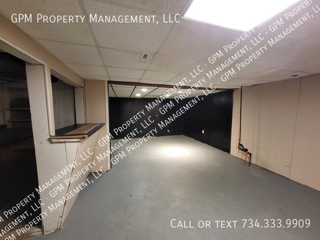 Building Photo - 8975 Nottingham Dr