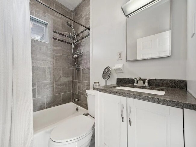 Building Photo - 17 Rhodes Ave