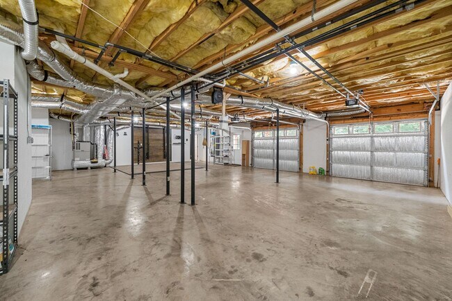 Building Photo - 3 Bedroom 3 Bath Pet Friendly Home For Ren...