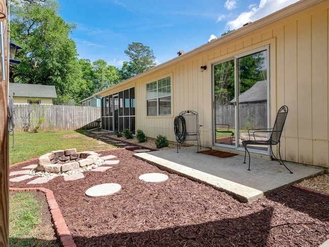 Building Photo - 1572 Cinnamon Bear Cir