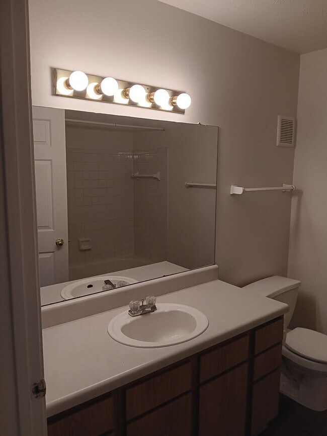 Building Photo - Spacious two bedroom two bath