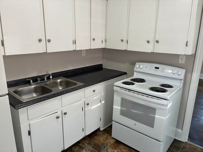 Building Photo - 4000 Winfield Dr