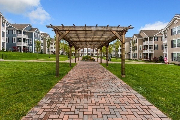 Building Photo - 1008 Bradish Ln