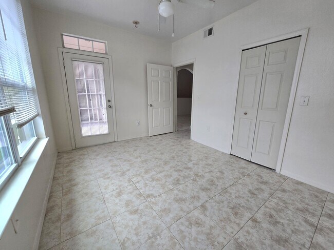 Building Photo - 2045 Erving Cir