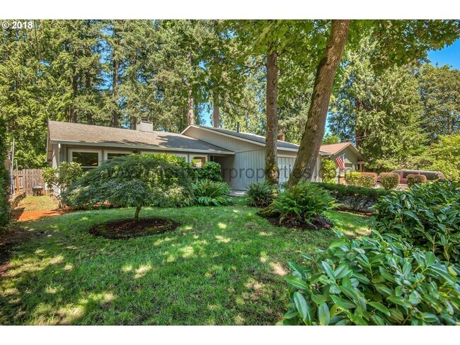 Building Photo - Great Lake Grove Bungalow Walking Distance to Everything