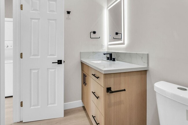 Building Photo - Newly remodeled 2 bed 1 bath with washer &...
