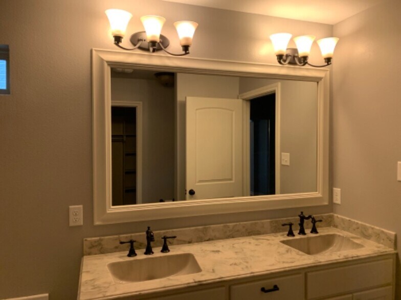 Building Photo - 151 Birdsong Ln