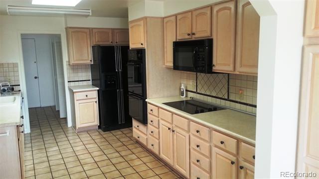 Building Photo - 33 Skyline Dr