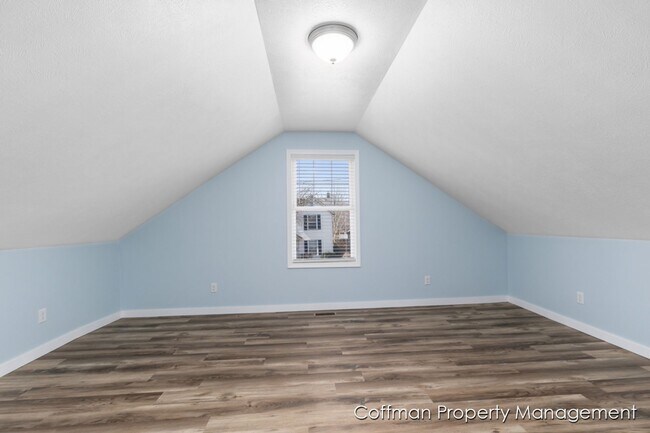 Building Photo - 4 Bed, 2 Full Bath Fully Remodeled Home