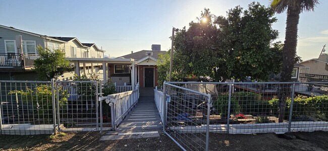 Building Photo - 4580 Sandmound Blvd