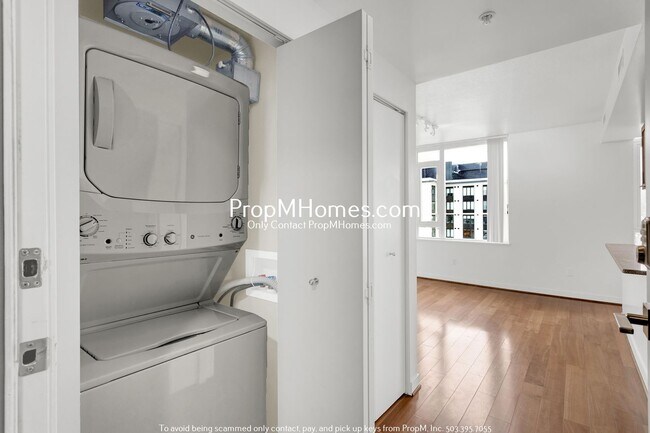 Building Photo - Modern 2-Bedroom, 2-Bath Condo with Stunni...