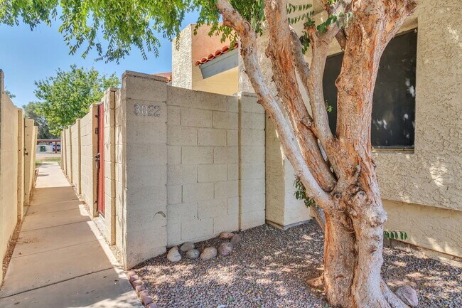 Building Photo - 8022 N 32nd Dr