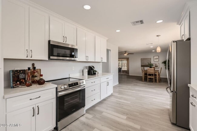 Building Photo - 12535 W Skyview Dr