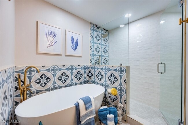 Building Photo - 2800 Lakeview Dr