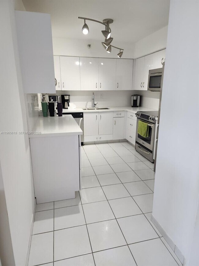 Building Photo - 3530 Mystic Pointe Dr