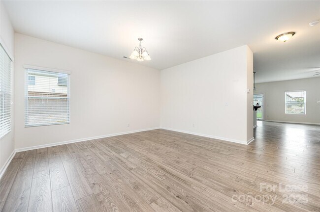 Building Photo - 3530 Alister Ave SW