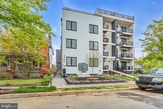 Building Photo - 1103 Fern St NW