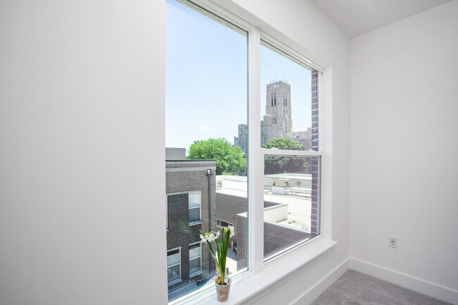 Building Photo - 727 N Illinois St