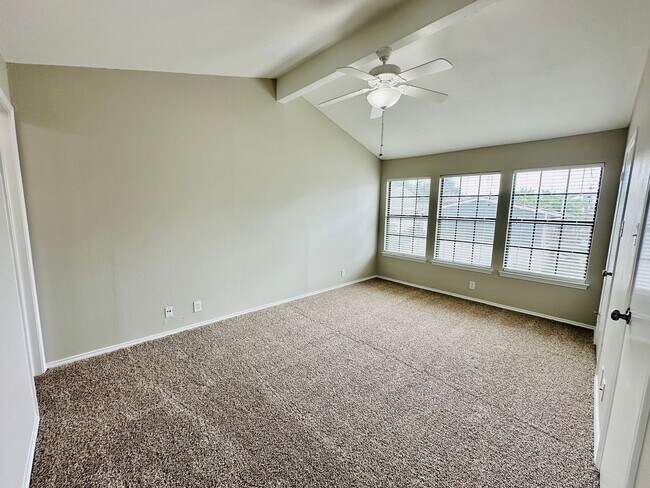 Building Photo - Charming 2BR/2BA Condo in South Congress -...