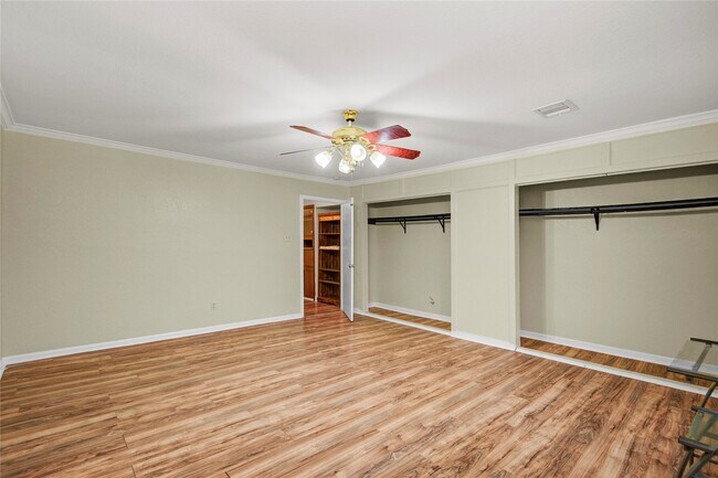 Building Photo - 8565 Ridgepoint Dr