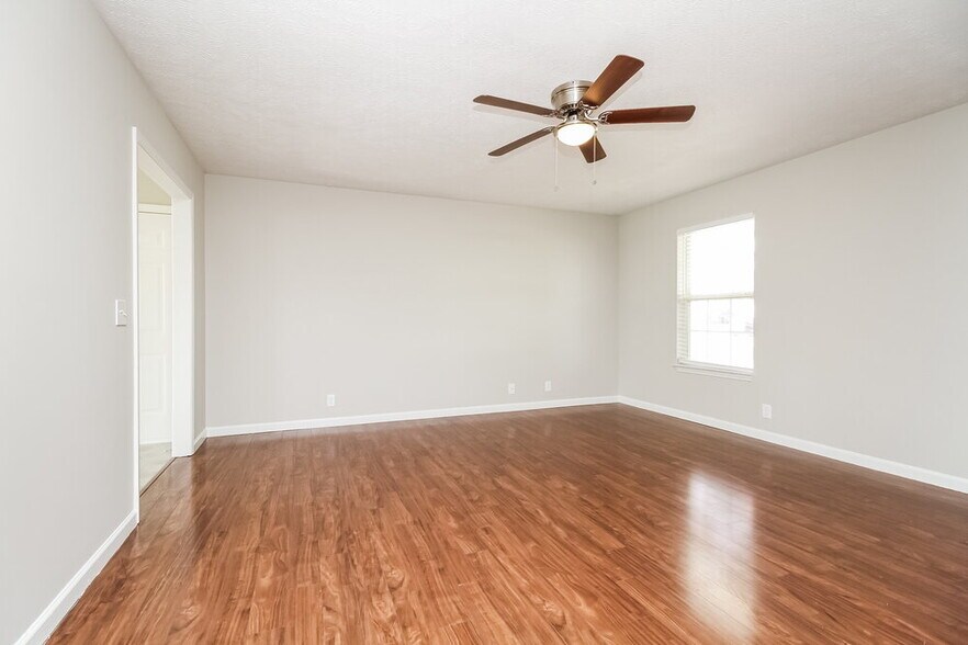 Building Photo - 2819 Weybridge Dr