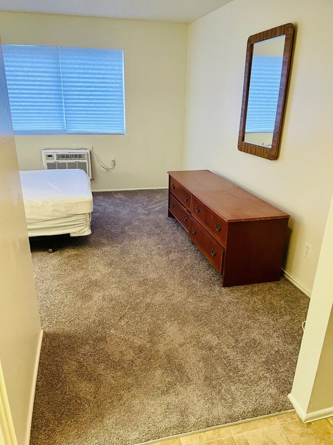 Building Photo - Studio Apartment on Las Vegas Strip - Close to all of the Excitement & More!!