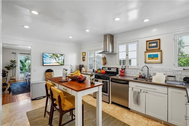 Building Photo - 6145 W 6th St